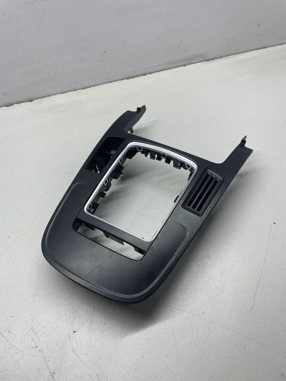 Gear shifter surround trim plastic – Audi A4 Allroad B8 (2008-2016)