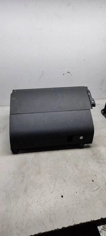 Glove box 1T1857097