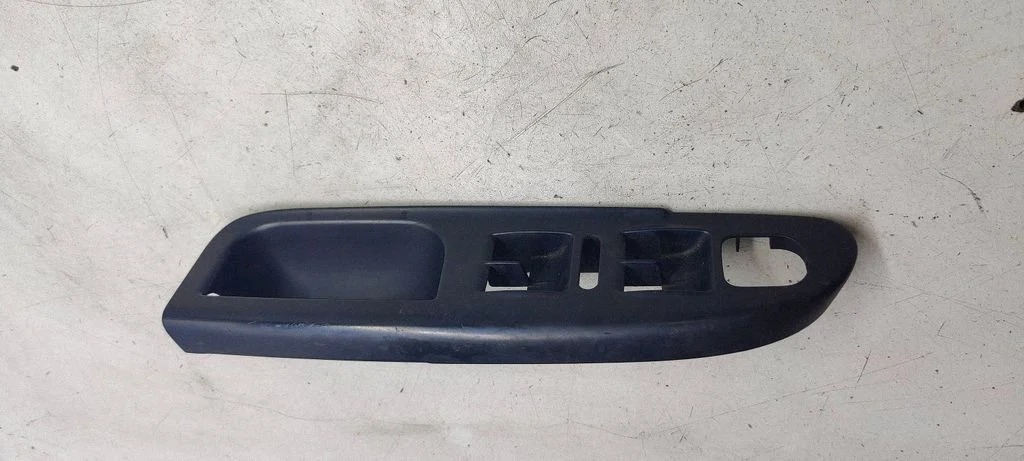 Front door window switch trim 3c1867171B