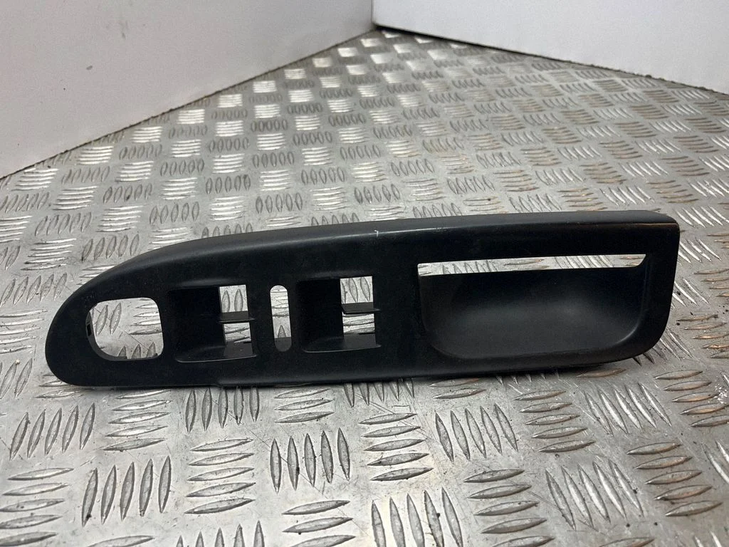 Front door window switch trim 3C1867171B