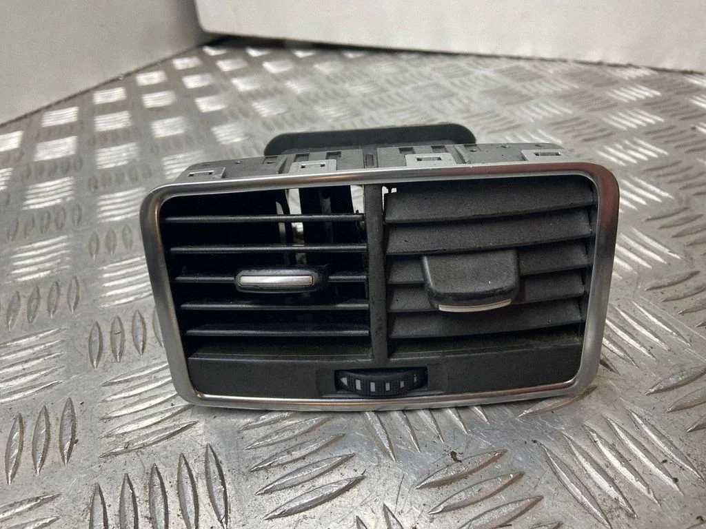 Dashboard side air vent grill/cover trim – Audi A6 Allroad C6 (2006-2011)