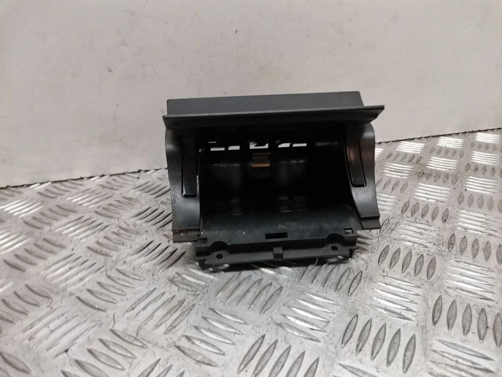 Ashtray (front) – Skoda Octavia Mk2 (1Z) (2004-2013)