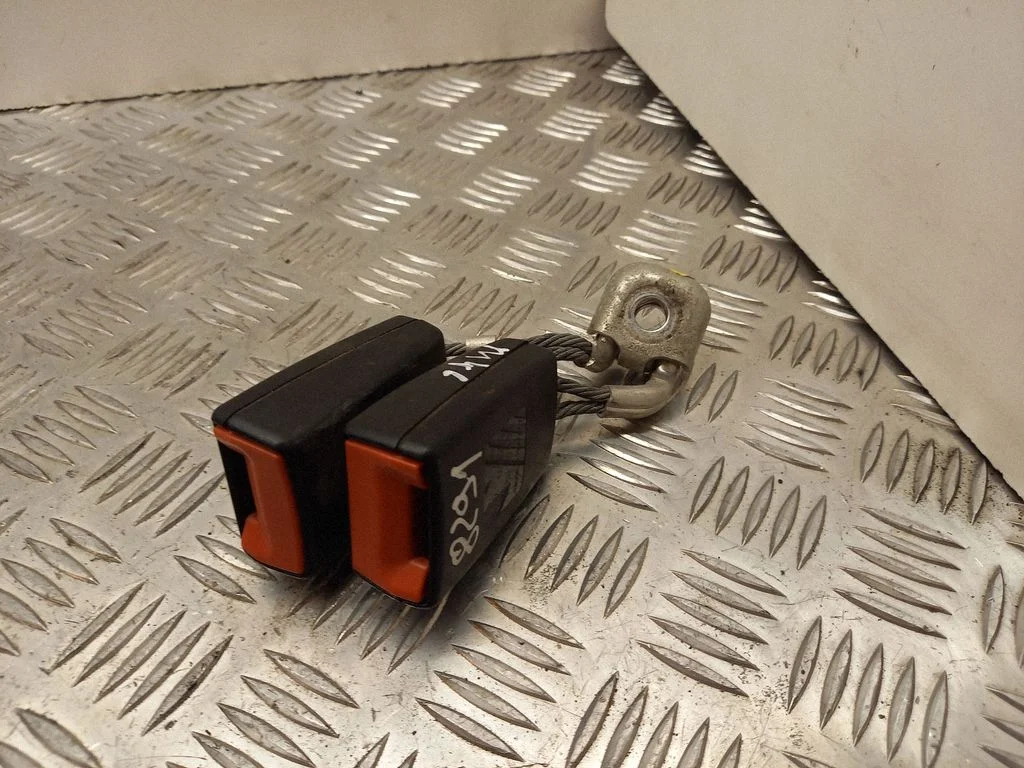 Rear seatbelt buckle 1K0857739M