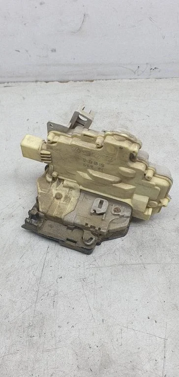 Rear door lock 3C4839015A