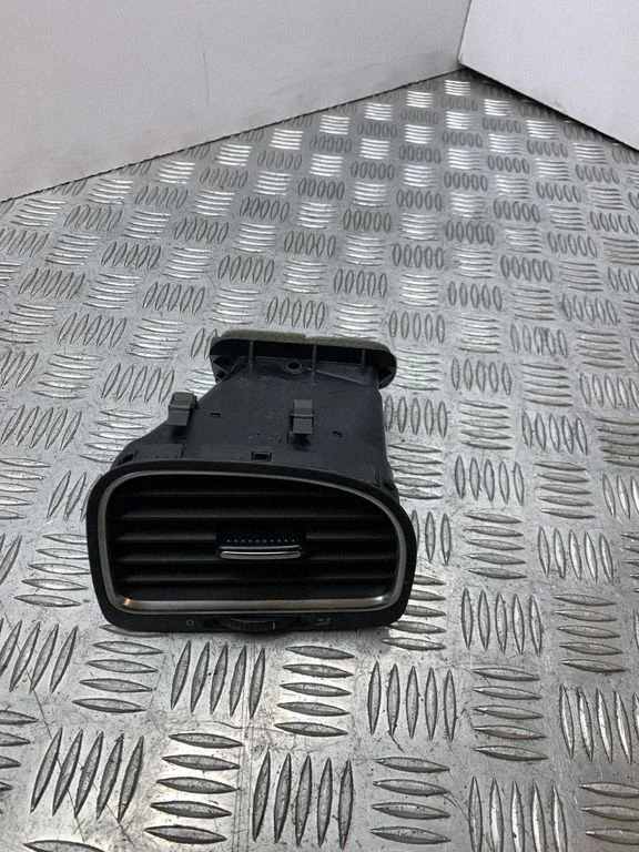 Dashboard side air vent grill/cover trim 5K0819704K