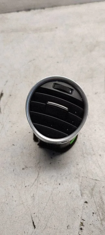 Dash center air vent grill 8h0820902D