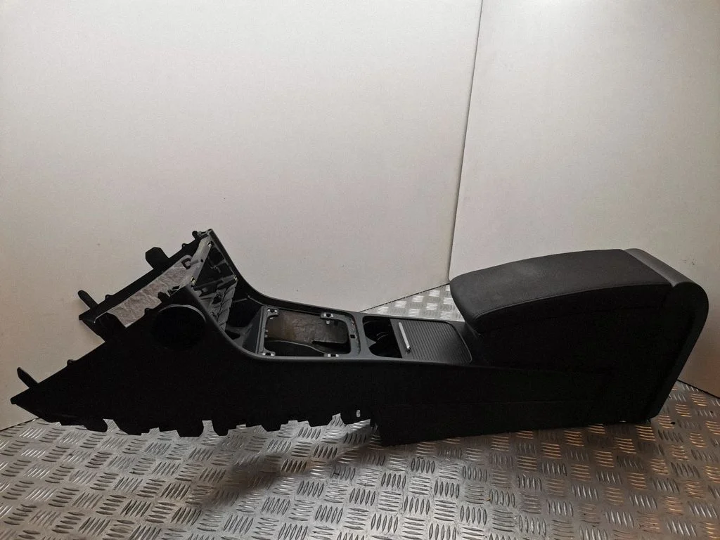 Center console 3C2863241