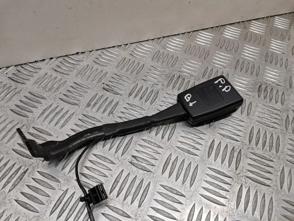 Front seatbelt buckle – Volkswagen Passat B6 (2005-2010)