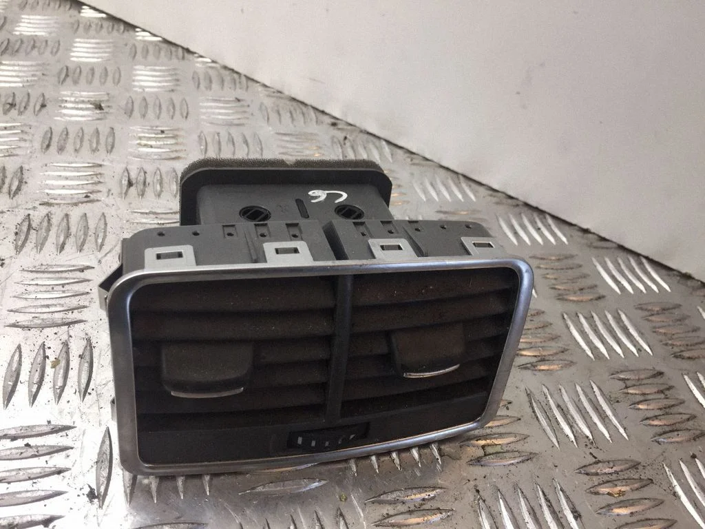 Dash center air vent grill 4E0819203B