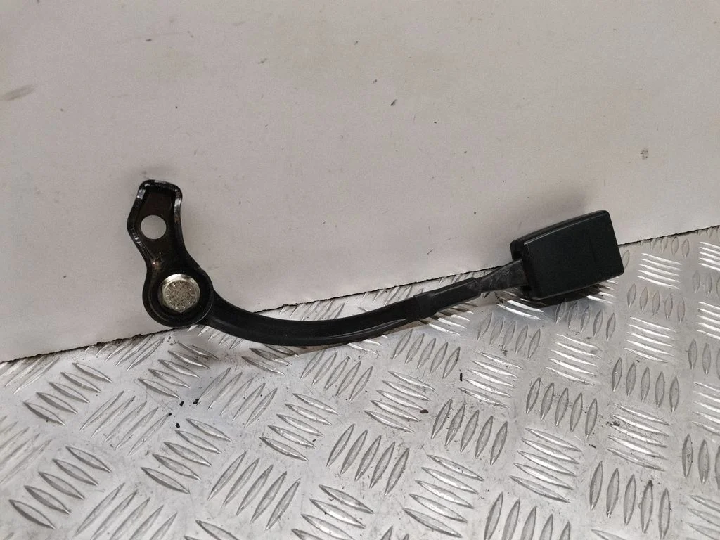 Eesmise turvavöö pannal 3B0858471J