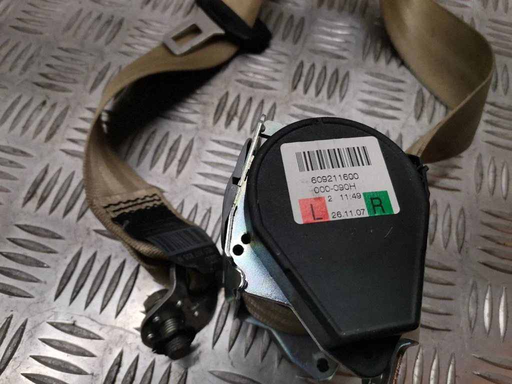 Rear seatbelt 609211600000090H