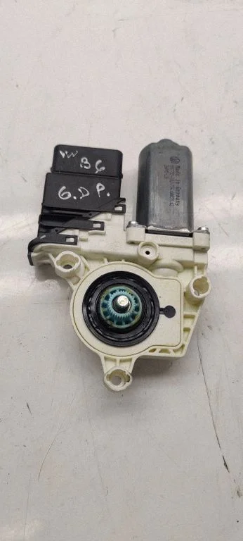 Aizmugurējā loga pacēlāja motoriņš 3C9959704