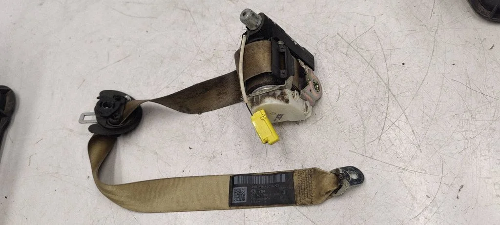 Front seatbelt – Volkswagen Passat B6 (2005-2010)