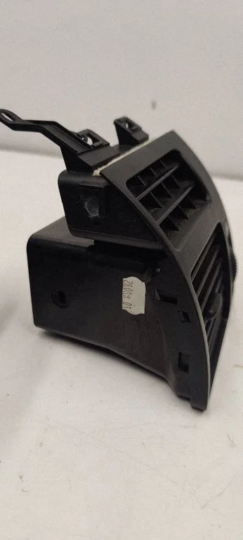 Dashboard side air vent grill/cover trim – Volkswagen Touran I (2003-2010)