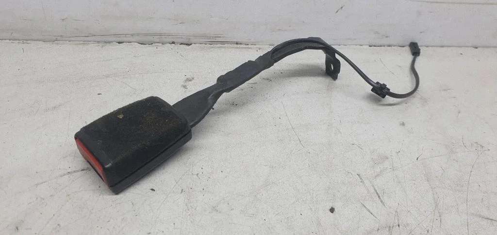 Front seatbelt buckle – Volkswagen Passat B6 (2005-2010)