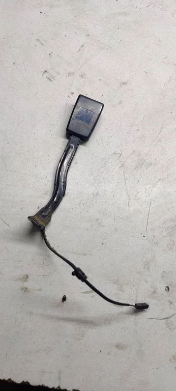 Eesmise turvavöö pannal – Volkswagen Passat CC (2008-2016)
