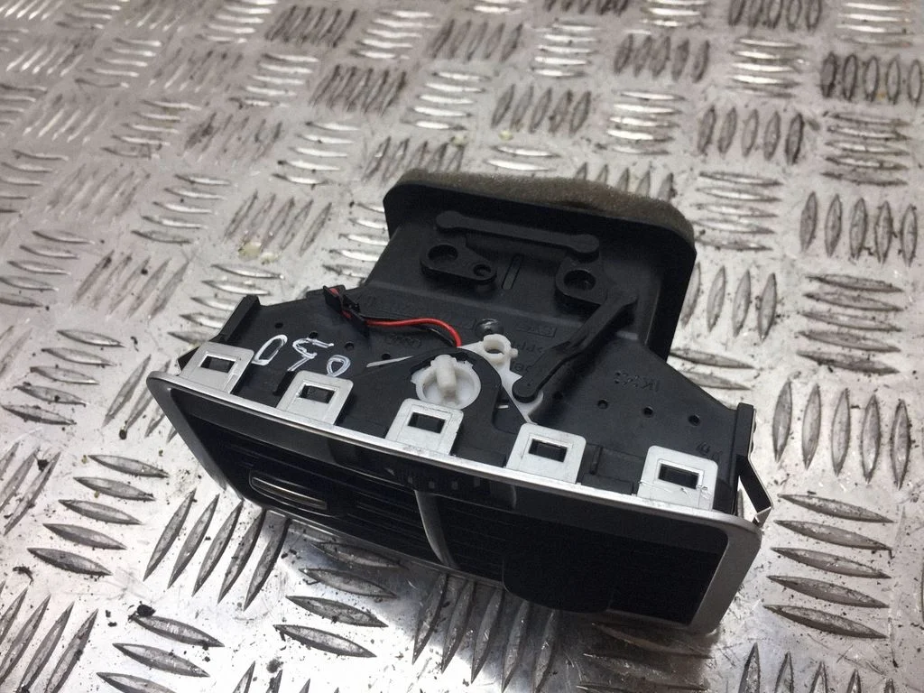 Dash center air vent grill 4E0819203C