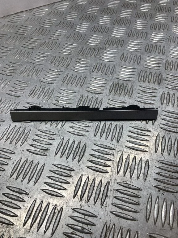 Dashboard glove box trim 3C085633GN