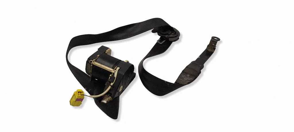 Front seatbelt 1T0857705B