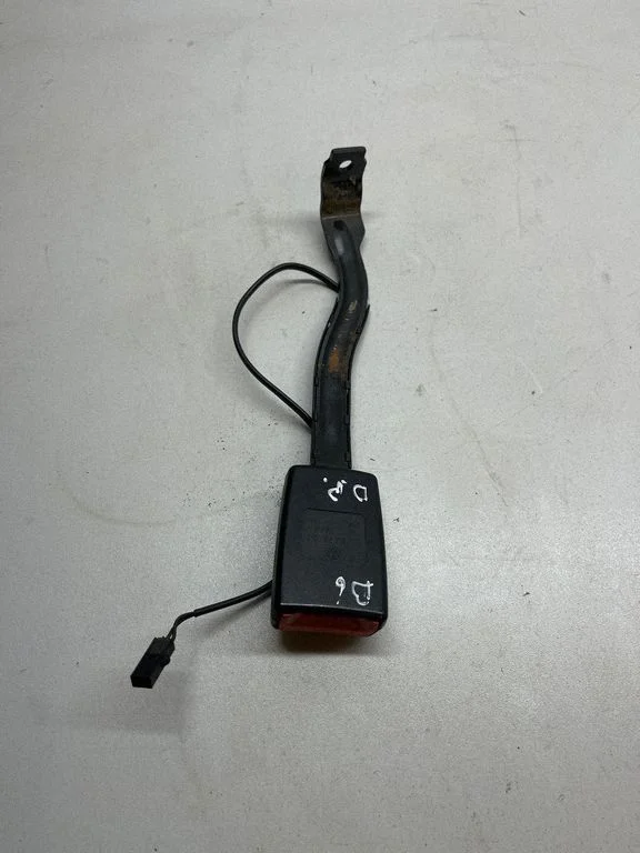 Front seatbelt buckle – Volkswagen Passat B6 (2005-2010)