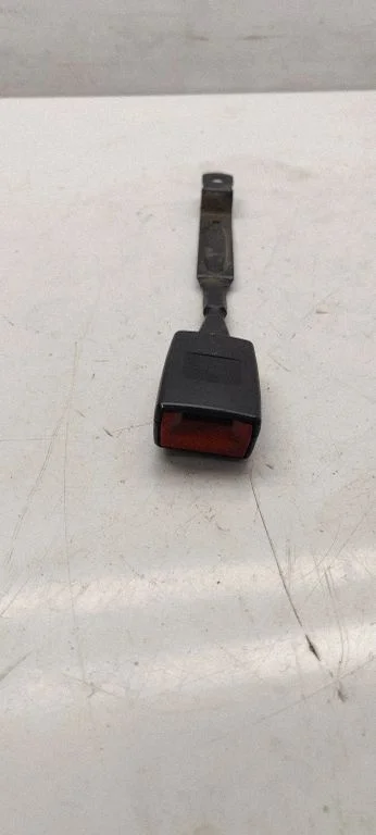 Eesmise turvavöö pannal – Volkswagen Caddy (2004-2010)