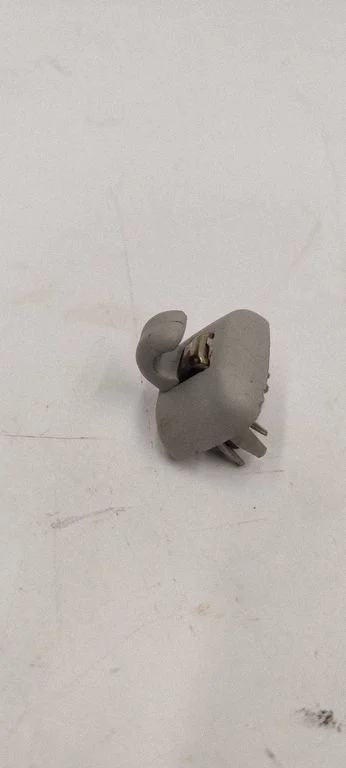 Sun visor clip/hook/bracket – Audi A4 S4 B7 8E 8H (2005-2008)