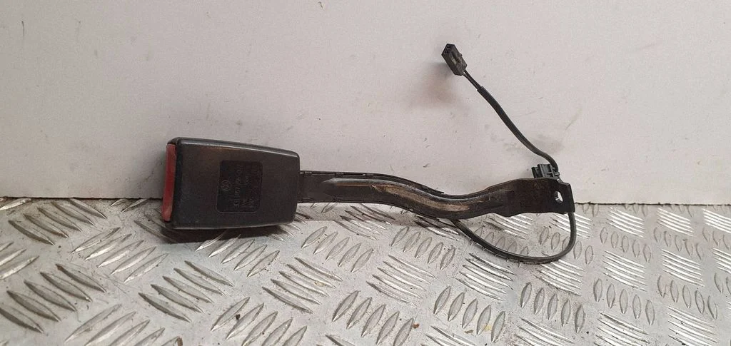 Front seatbelt buckle – Volkswagen Passat B6 (2005-2010)