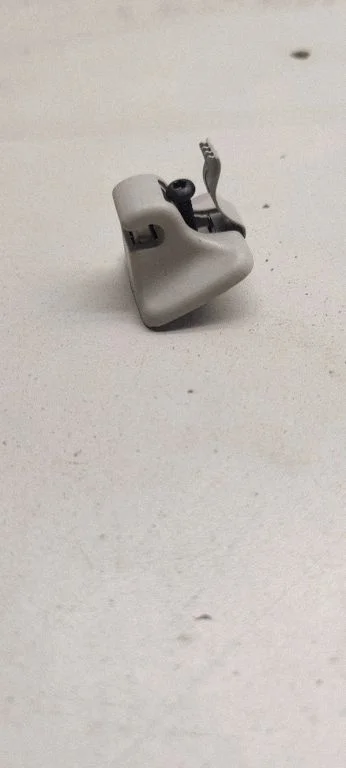 Sun visor clip/hook/bracket 1k0837561