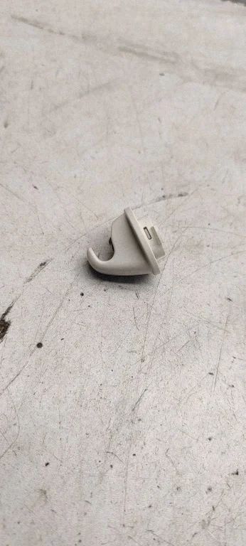 Sun visor clip/hook/bracket 5g0857561B