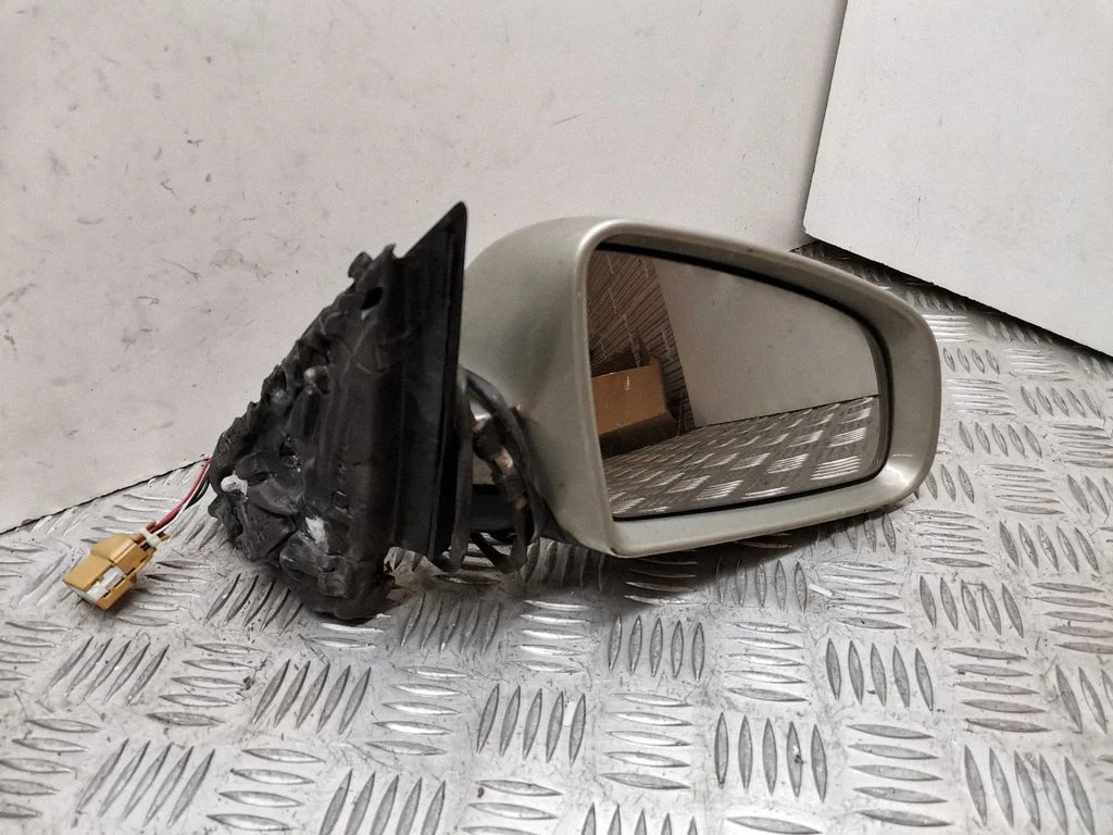 Front door electric wing mirror 010681