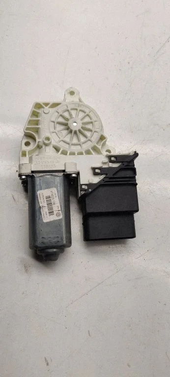 Rear door window regulator motor 3c9959703