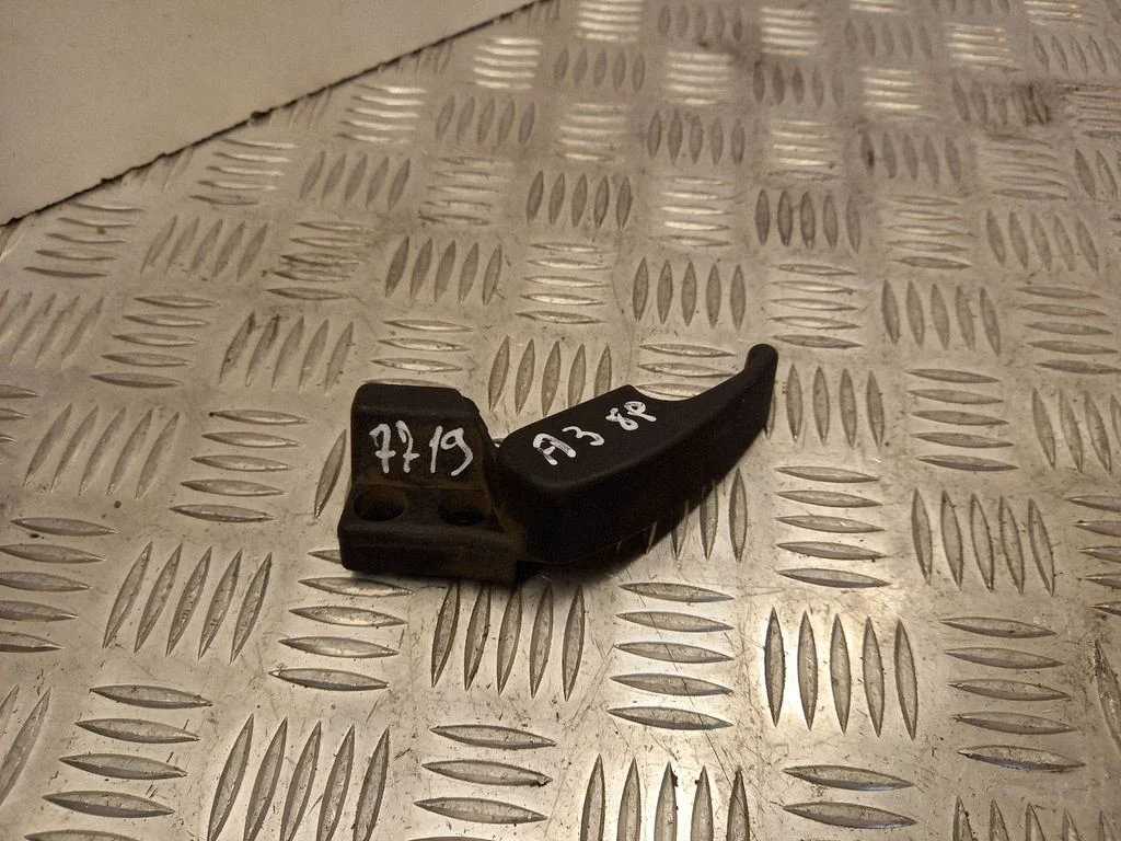 Engine bonnet (hood) release handle 1H1823533