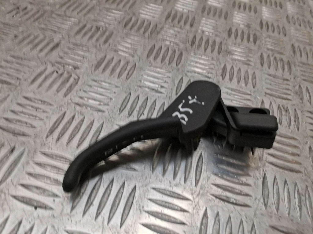 Engine bonnet (hood) release handle 3B1823533
