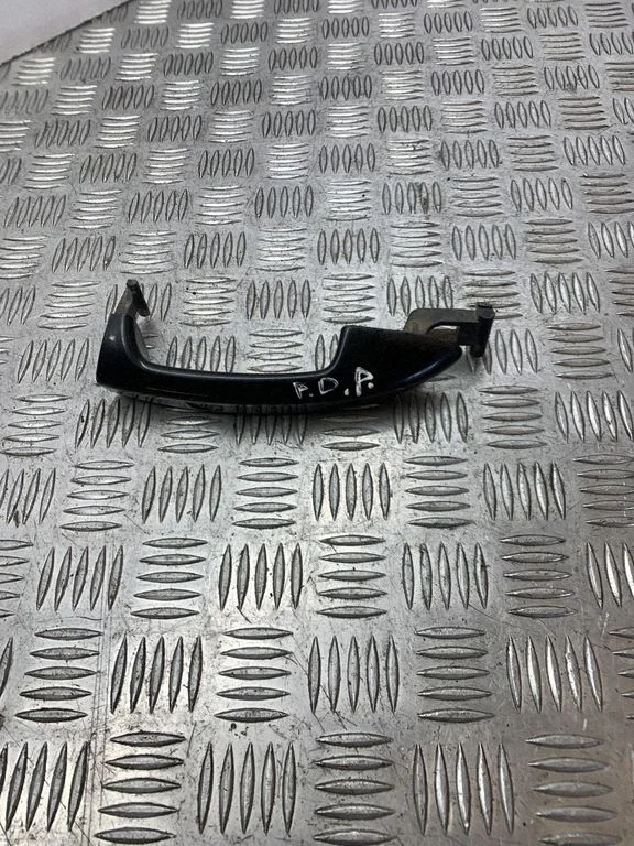 Esiukse välimine käepide – Volkswagen Passat B6 (2005-2010)