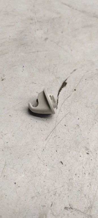 Sun visor clip/hook/bracket 5G0857561B