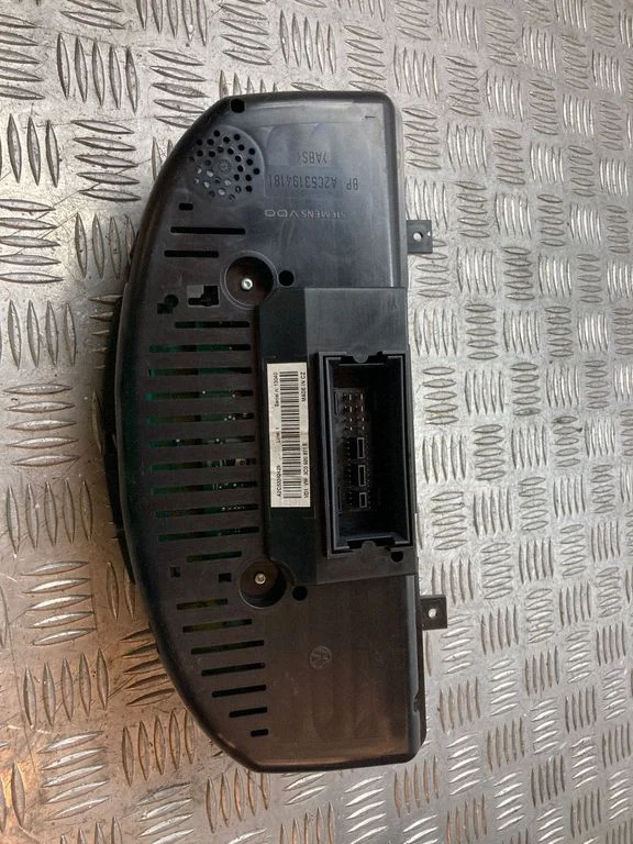 Speedometer (instrument cluster) – Volkswagen Passat B6 (2005-2010)
