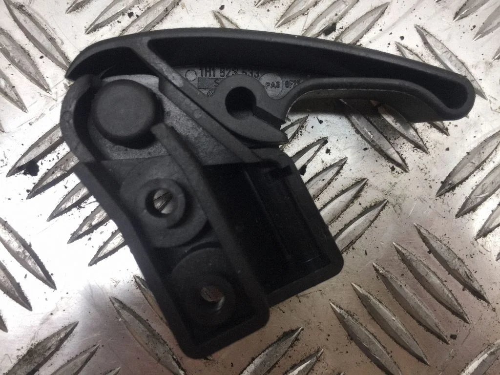 Engine bonnet (hood) release handle 1H1823533