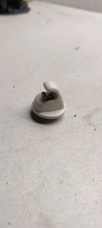 Sun visor clip/hook/bracket 5g0857561b