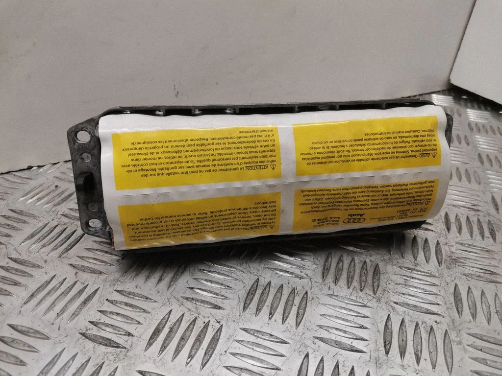 Passenger airbag 8PO880202
