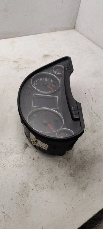 Speedometer (instrument cluster) 8E0920900R