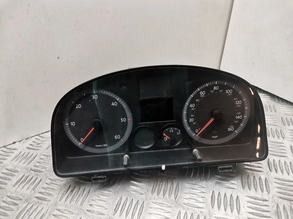 Speedometer (instrument cluster) – Volkswagen Caddy (2004-2010)