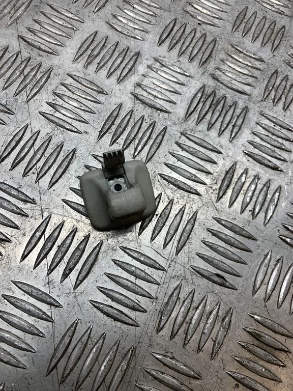 Sun visor clip/hook/bracket 1K0857561B