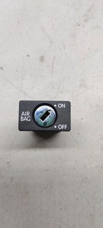 Passenger airbag on/off switch – Audi A6 Allroad C6 (2006-2011)
