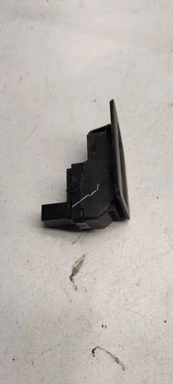 Electric window control switch – Volkswagen Passat CC (2008-2016)