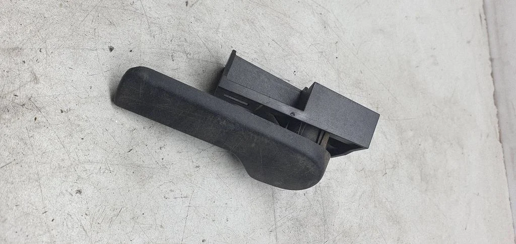 Engine bonnet (hood) release handle – Volkswagen Passat B6 (2005-2010)