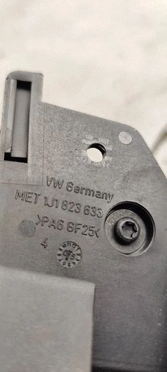 Engine bonnet (hood) release handle 1J1823633