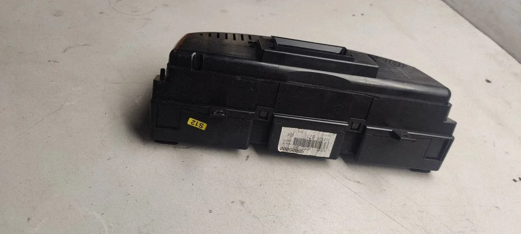 Spidometrs (instrumentu panelis) – Volkswagen Passat CC (2008-2016)
