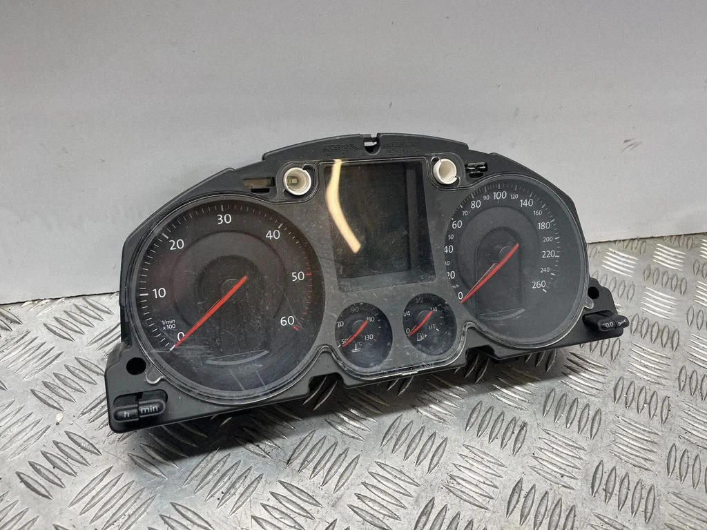Speedometer (instrument cluster) – Volkswagen Passat B6 (2005-2010)