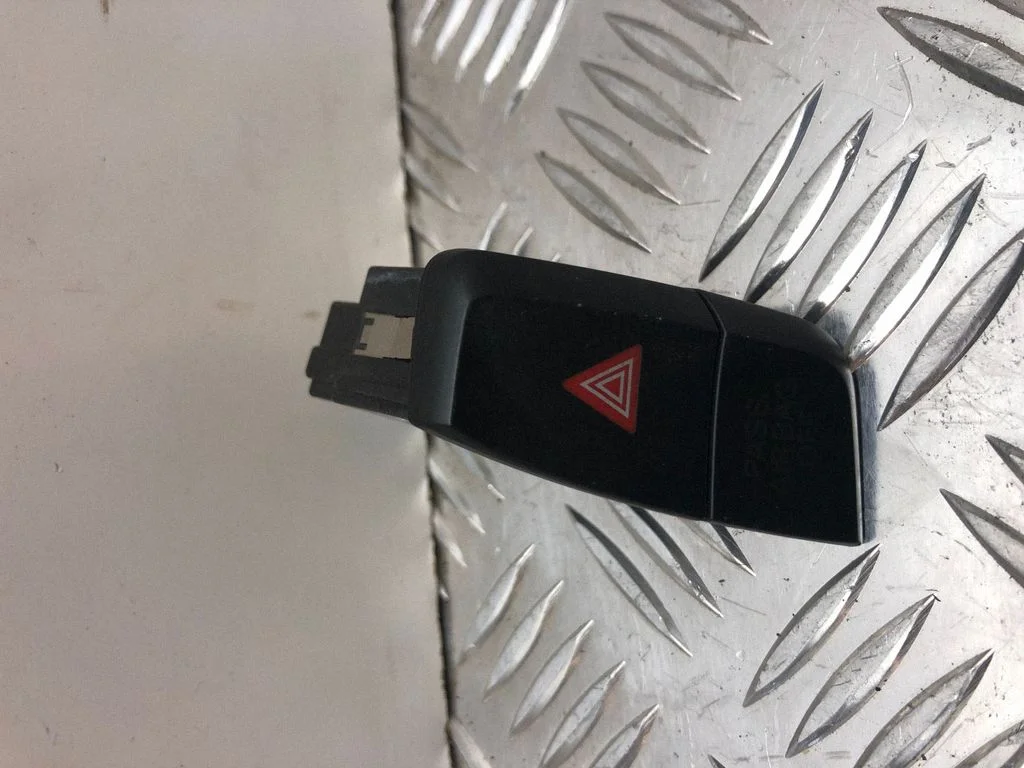 Hazard light switch 8K2941509A