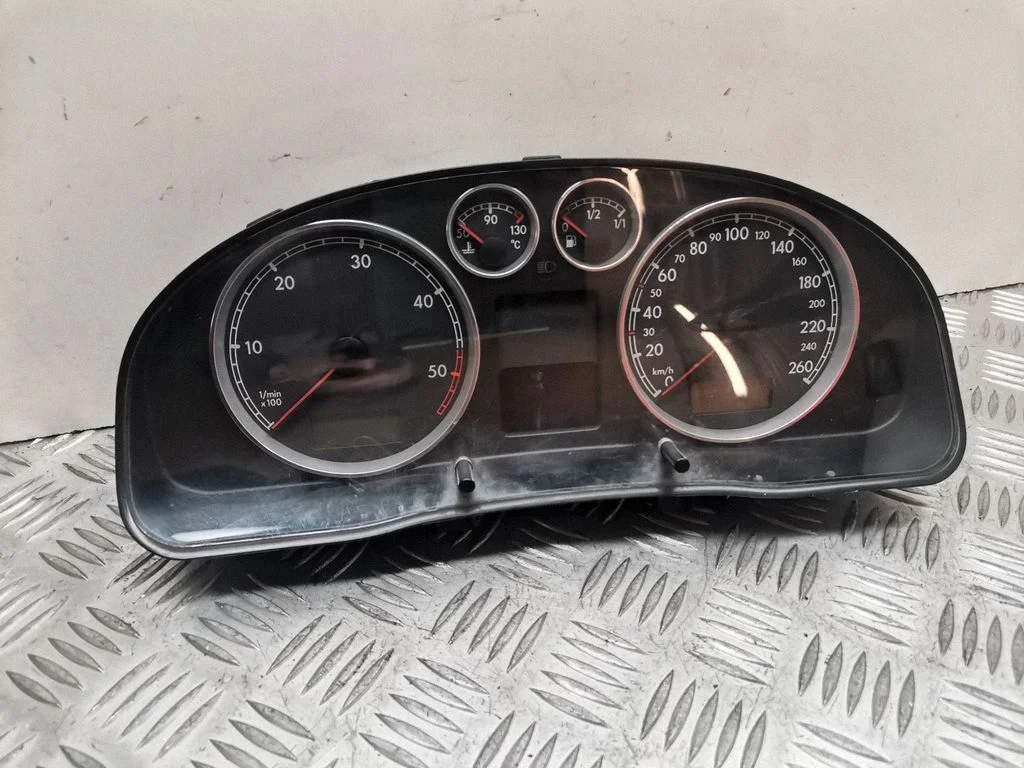 Speedometer (instrument cluster) – Volkswagen Passat B5.5 (2001-2005)